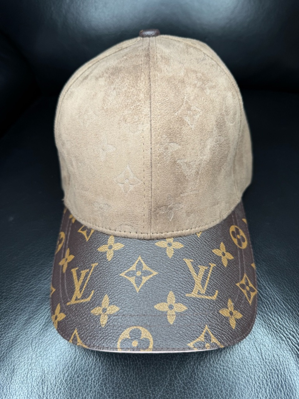 LOUIS VUITTON CAP OU PAS MONOGRAM CANVAS AND SUEDE CAP EXCELLENT